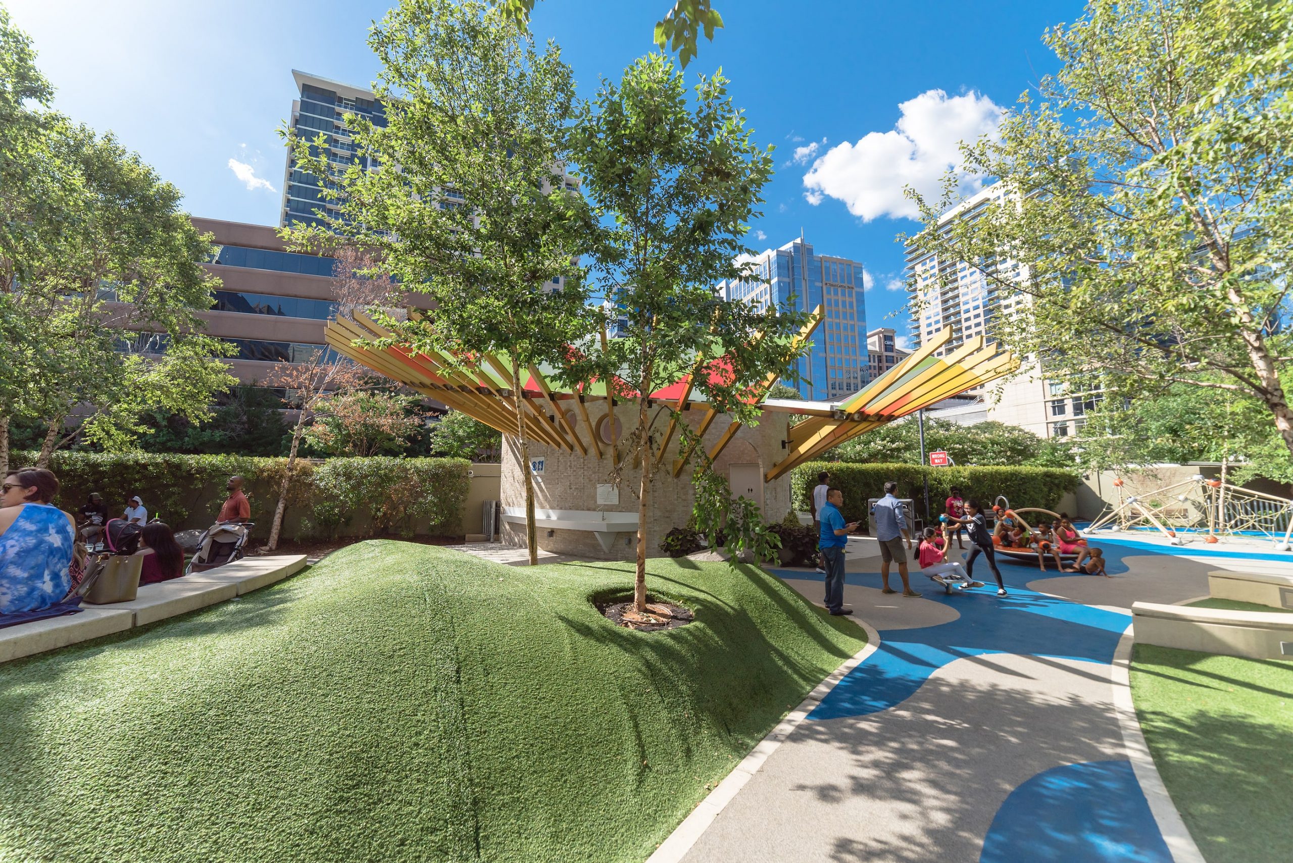 Klyde Warren Park Image | Dallas Apartment Locators | Free Service | Call 972 818 3456