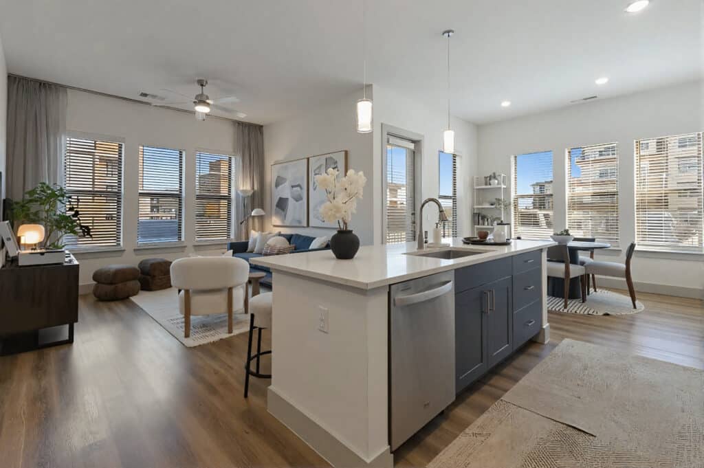 Fountain Pointe Las Colinas apartment interior in Apartment Locators in Irving TX
